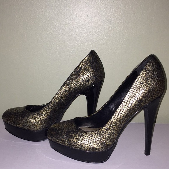 G by Guess “GGWinna” Heels - Picture 2 of 4